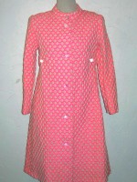 Pink/white/yellow coat by Modèle Guy Laroche Paris, diffusé par Maria Carine