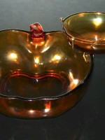 Glass apple-shaped bowl w/clip-on small apple bowl