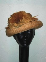 Vintage straw hat w/straw flowers
