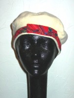 Vintage off-white beret w/red plaid band