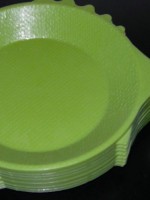 Set of 8 green plastic fish plates