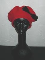 Red wool beret with bow
