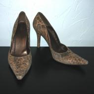 Stuart Weitzman leopard print heels, size 9 US