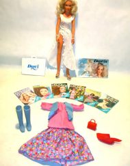 Vintage Darci doll, with modelling portfolio and 2 outfits