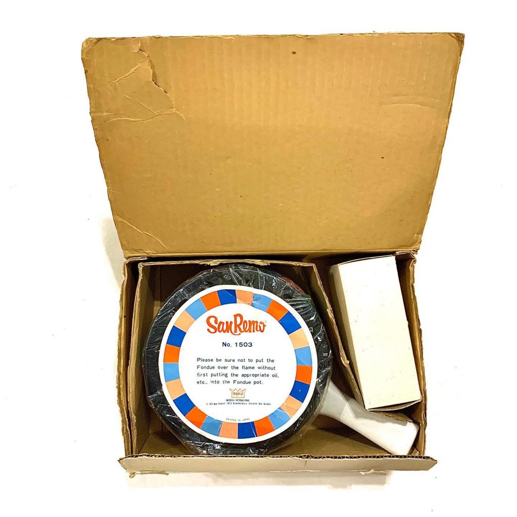 1972 San Remo fondue set, new in the box, detail